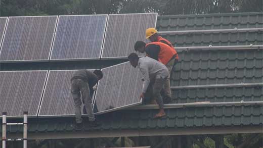 Kementerian ESDM Beri Bantuan PLTS Rooftop ke Pemkab Pasbar