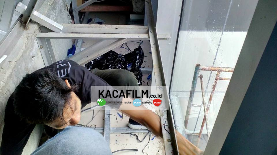 spesialis pasang kaca film ruko di Tapos Depok bergaransi