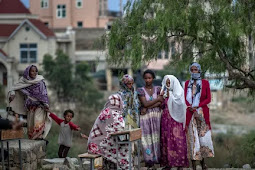 Pengungsi Perempuan Ethiopia Merayakan Hari Libur Tradisional di Sudan
