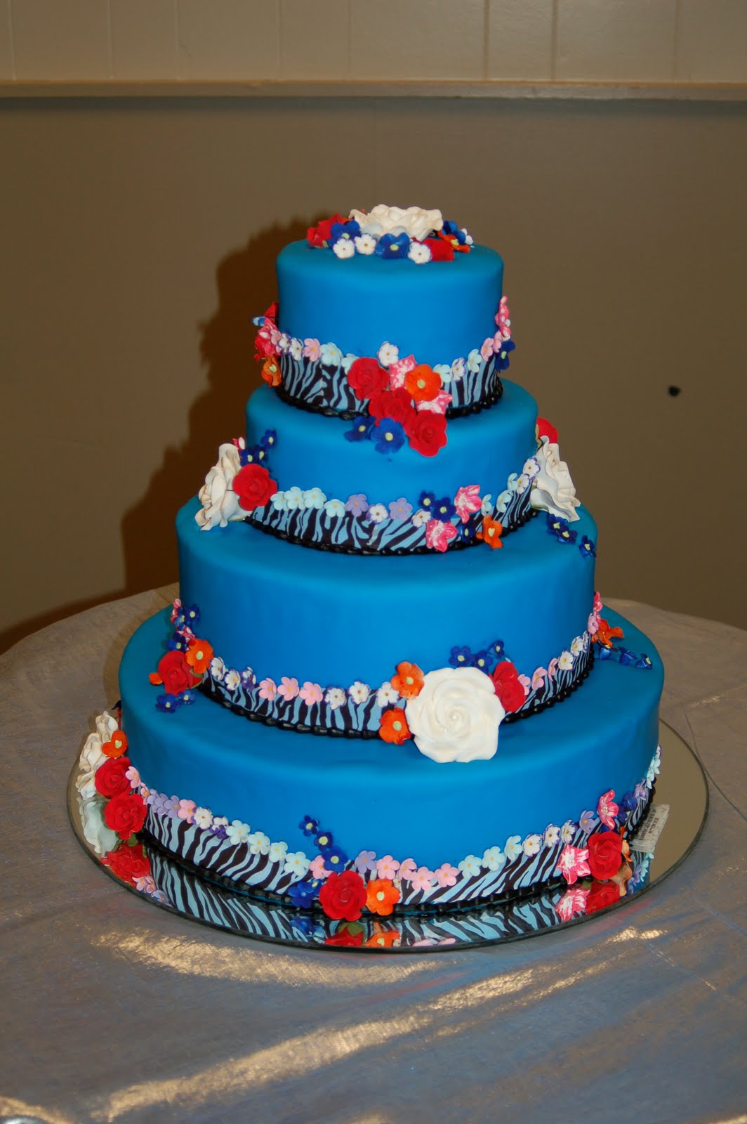  Round Wedding Cakes With Flowers