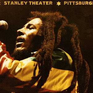 Photo de Bob Marley avec son micro sur Playup