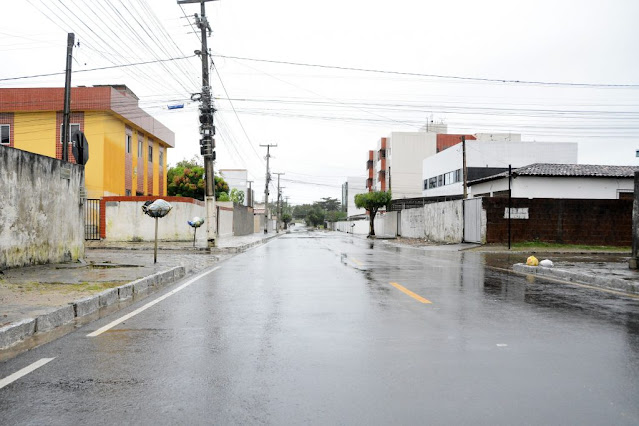 Cícero Lucena entrega via asfaltada e reforça mobilidade em Gramame