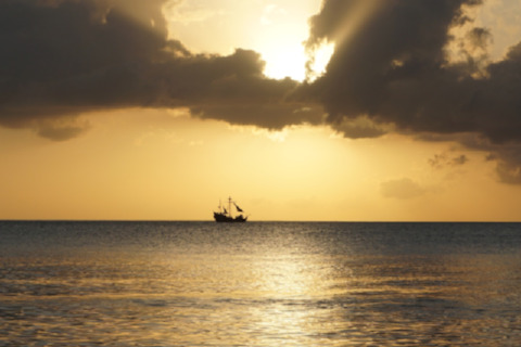 caribbean-sea-pirate-boat-sunset