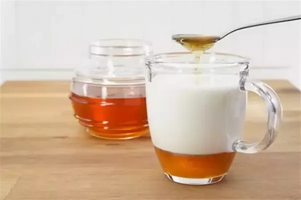 7 Surprising Health Benefits Of Honey And Milk