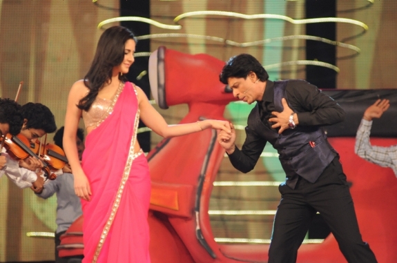 Bollywood Stars At Colors Screen Awards  Sharukh Khan Kiss To Katrina Kaif Photos film pics