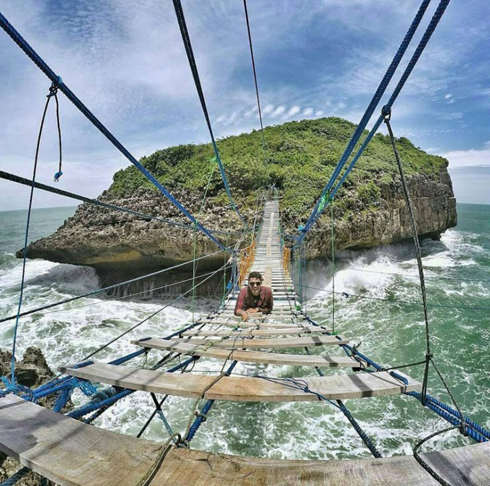 Pulau Kalong dan Pantai Sinden