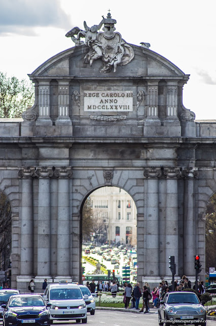 Fotos tomadas con Zoom de la Puerta de Alcalá en la Plaza de la Independencia