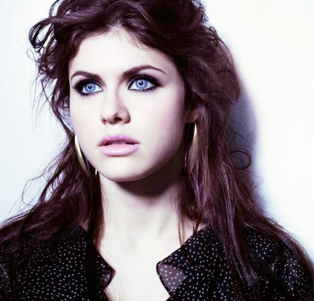 Alexandra Daddario HD Wallpaper