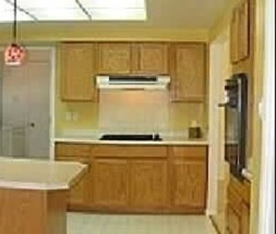 Kitchen Backsplash Pictures   Cabinets on Me Would You   Did You     Should My Neighbor Paint Her Oak Cabinets