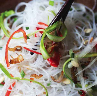 Glass noodles, asparagus and papaya salad