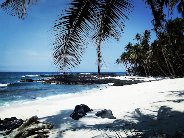 An empty beach on the south side of the islet - Ilheu das Rolas