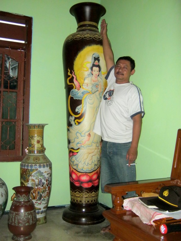 Rumah Joglo  Guci keramik