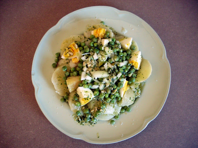 ensalada de patata y guisantes