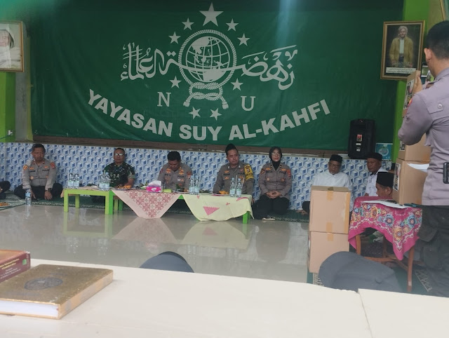 Kapolres Cilegon Berikan Bansos ke Yayasan Suy Al-Kahfi Merak, Bhabinkamtibmas Pulomerak Monitor Kegiatan