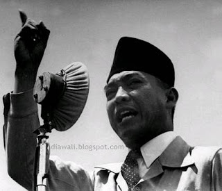 Kata Mutiara Bijak Dari Bung Karno merupakan kata-kata mutiara dan kata bijak yang berasal dari beberapa pidato Bung Karno.