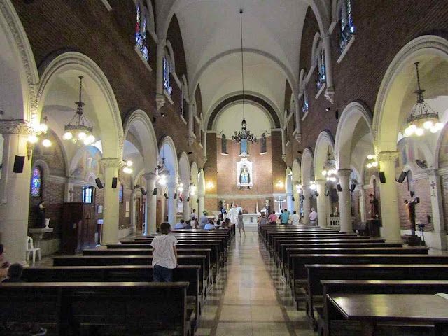 Interior da igreja paroquial de Santa Maria.