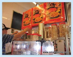 SMALL KUCING: Aroma Kueh Nyonya at Restaurant Kwai Sun 