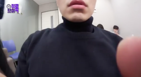 Lee Dong Wook transmite  en intagram pero enfoca mal su camara