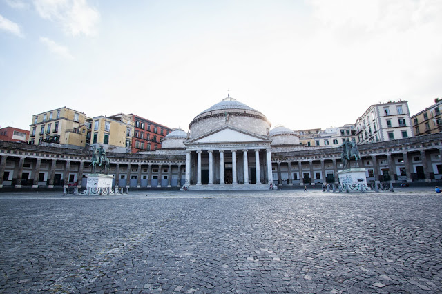 Piazza del Plebiscito-Napoli