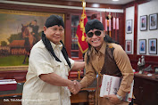 Bertemu Prabowo, Gus Miftah Hadiahkan 'Blankon Jenderal Sudirman