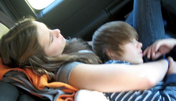 justin bieber sleeping pictures. pictures Justin Bieber