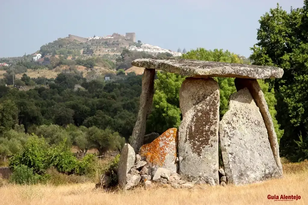 Anta-da-Melriça-a-Fonte-das-Mulheres-Castelo-de Vide-com-o-guia-alentejo