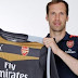 Petr Cech Resmi Berseragam Arsenal