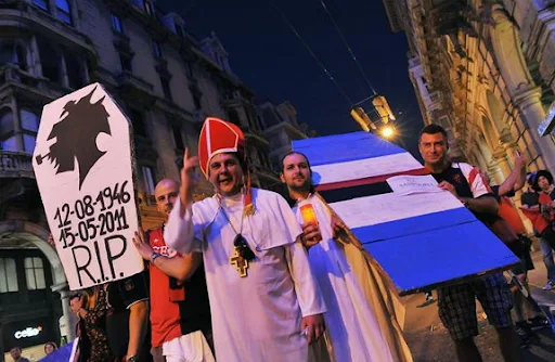 The supporters of Genoa hold a huge mock funeral for despised neighbours Sampdoria