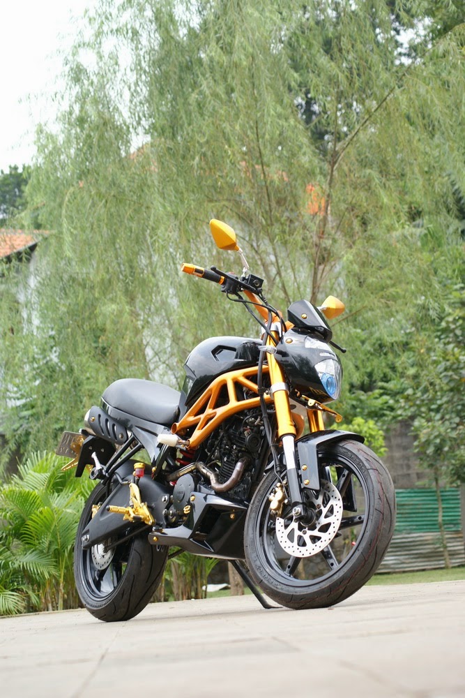 Yamaha Byson  Modifikasi  Bergaya Ducati Monster 696