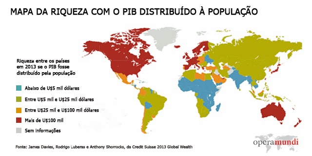 Cinco anos depois do início da crise econômica mundial, marcada pela quebra do banco norte-americano Lehamn Brothers, os indicadores financeiros seguem apontando para uma concentração da riqueza ao redor do globo. De acordo com o relatório "Credit Suisse 2013 Wealth Report", um dos mapeamentos mais completos sobre o assunto divulgados recentemente, 0,7% da população concentra 41% da riqueza mundial.      Nova pesquisa revela que PIB mundial atinge maior valor da história, mas divisão segue extremamente desigual  A Austrália é o país com a média de riqueza melhor distribuída pela população entre as nações mais ricas do planeta. De acordo com o estudo, os australianos têm média de riqueza nacional de US$ 219 mil dólares.   Apesar de serem o país mais rico do mundo em termos de PIB (Produto Interno Bruto) e capital produzido, os EUA têm um dos maiores índices de pobreza e desigualdade do mundo. Se dividida, a riqueza dos EUA seria, em média, de mais de US$ 110 mil dólares. No entanto, é atualmente de apenas US$ 45 mil dólares - menos da metade.  Entre os países com patrimônio médio de US$ 25 mil a US$ 100 mil, se destacam emergentes como Chile, Uruguai, Portugal e Turquia. No Oriente, Arábia Saudita, Malásia e Coreia do Sul. A Líbia é o único país do continente africano neste grupo. A África, aliás, continua com o posto de continente com a menor riqueza acumulada.  Mesmo com o crescimento da riqueza mundial, a desigualdade social continua com índices elevados. Os 10% mais ricos do planeta detêm atualmente 86% da riqueza mundial. Destes 0,7% tem posse de 41% da riqueza mundial.   Veja no gráfico abaixo a pirâmide da riqueza. Apenas 0,7% da população detém US$ 98,7 trilhões de dólares:     Os pesquisadores da Credit Suisse também fizeram uma projeção sobre o crescimento dos milionários ao redor do mundo nos próximos cinco anos. Polônia e Brasil, com 89% e 84% respectivamente, são os países que mais vão multiplicar seus milionários até 2013. No mesmo período, os EUA terão um aumento de 41% do número de milionários, o que representa cerca de 18.618 de pessoas com o patrimônio acima de 1 milhão de dólares.   Em meados deste ano, a OIT (Organização Internacional do Trabalho) divulgou um estudo sobre o crescimento da desigualdade social nos países desenvolvidos, como consequência da crise financeira.   A organização diz que o número de pobres cresceu entre 2010 e 2011 em 14 das 26 economias desenvolvidas, incluindo EUA, França, Espanha e Dinamarca. Nos mesmos países, houve forte aumento do desemprego de longa duração e a deterioração das condições de trabalho. Atualmente, o número de desempregados no mundo supera os 200 milhões. Em contrapartida, entre os países do G20, o lucro das empresas aumentou 3,4% entre 2007 e 2012, enquanto os salários subiram apenas 2,2%.  Segundo informações da imprensa europeia, na Alemanha e em Hong Kong, os salários dos presidentes das grandes empresas chegaram a aumentar 25% de 2007 a 2011, chegando a ser de 150 e 190 vezes maiores que o salário médio dos trabalhadores do país. Nos Estados Unidos, essa proporção é de 508 vezes.   Centro comercial em Hong Kong: um dos maiores centros empresariais e de riqueza do mundo  América Latina  Na contramão das grandes potências, a situação econômica e social da América Latina melhorou. Entre 2010 e 2011, 57,1% da população dos países da região estava empregada, um ponto percentual a mais que em 2007, último levantamento antes da crise financeira internacional.  Em alguns países, como Colômbia e Chile, o aumento superou quatro pontos percentuais. Com o aumento do trabalho assalariado, cresceu também a classe média. Na comparação entre 1999 e 2010, a população dentro do grupo social cresceu 15,6% no Brasil e 14,6% no Equador. No entanto, a OIT destaca que a região ainda enfrenta como desafios a desigualdade social, maior que a média internacional, e o emprego informal. A média da região é de 50%, sendo que em países mais pobres, como Bolívia, Peru e Honduras, supera os 70%.  Em todo o mundo, a organização afirma que há mais de 200 milhões de desempregados. A expectativa é que, ao final de 2015, esse número chegue a 208 milhões.