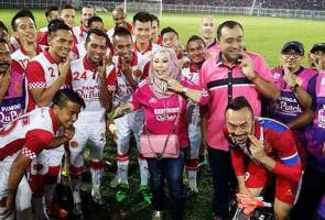 datuk seri vida reka jersi baru pasukan kelantan