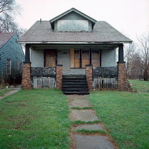 As of December 2008, the average cost of a house in Detroit, Michigan (USA) was $18,513.