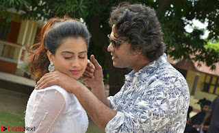 Romantic Stills from Tamil movie Jeyikkira Kuthira 011.jpg