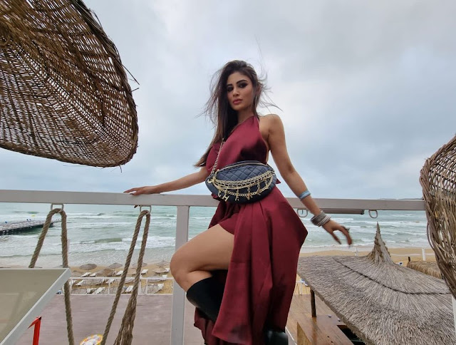 mouni roy photo