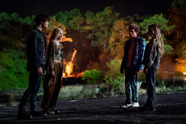 WOLF PACK: EP# 101 -- “From a Spark to a Flame” -- Tyler Gray as Harlan Briggs, Chloe Robertson as Luna Briggs, Armani Jackson as Everett Lang and Bella Shepard as Blake Navarro in WOLF PACK on Paramount+. Photo: Steve Dietl/Paramount+ © 2022 MTVE All Rights Reserved.