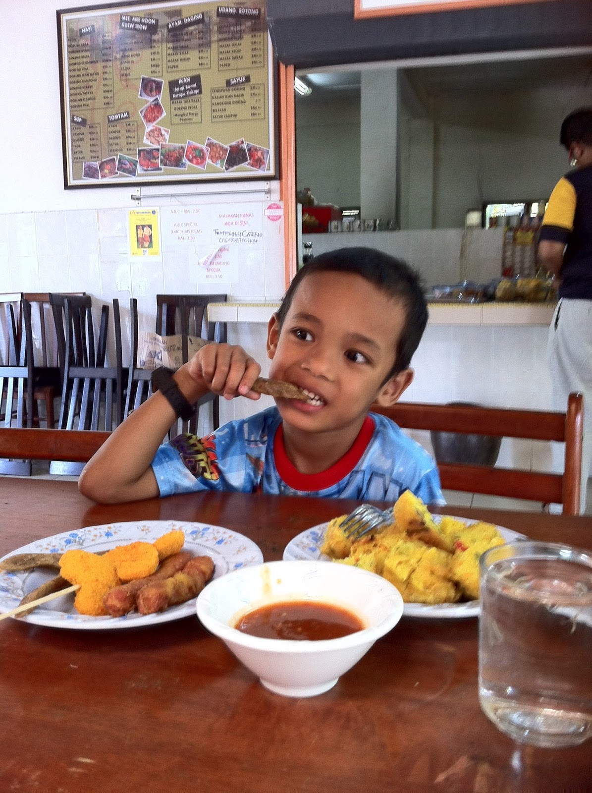 Jangan risau di Cafe sini memang banyak pilihan makanan rasa makanan 