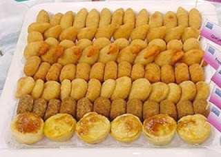 empadinhas de frango com catupiry  coxinha de rango com catupiry croquete de milho  camarão empanado croquete de azeitona pastel frito de camarão quibe frito 