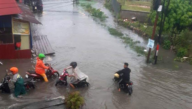 Walau Box Culvert Telah Dibangun, Diguyur Hujan Beberapa Jam Saja Jalan Pelipit Tetap Banjir