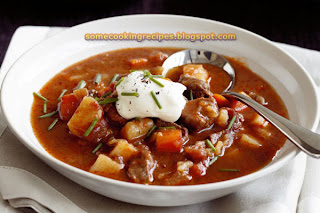 Goulash Soup, Goulash Soup Recipes, Hungarian Goulash Soup Recipes, Traditional Hungarian Goulash Soup Recipes, Soups, Soup Recipes, traditional steak recipes, paprika, green beans, sour cream