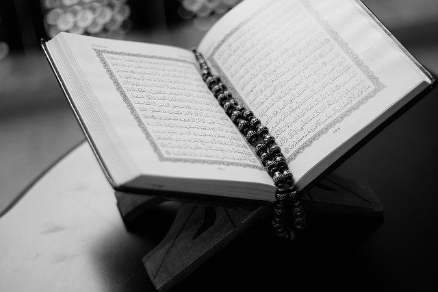 Ayat Al-Qur'an Tentang Kewajiban Orang Tua Mendidik Anak