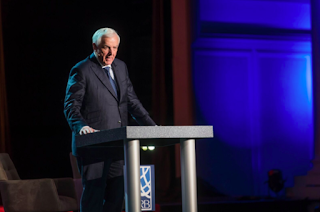 Pastorul David Jeremiah vorbește la o sesiune specială cu ocazia celebrării aniversării a 70 de ani a statului modern al Israelului la conferința Proclaim 18, National Religious Broadcasters International Christian Media Convention din Nashville, Tennessee pe 1 martie 2018 – foto de National Religious Broadcasters, preluată de pe ChristianPost.com