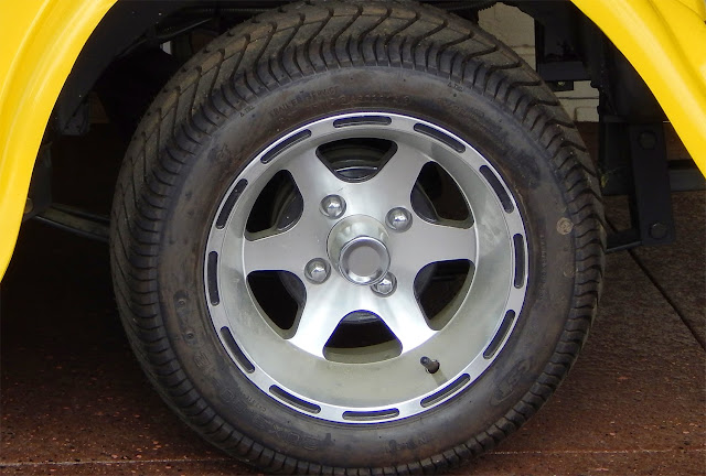 Aluminum wheels on STARev Yellow 4 seat Roadster in Sun City Center, FL