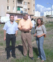 Grosske, en el centro, dando clases de ética