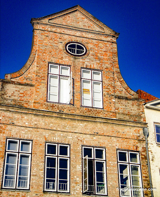 Fachada típica de Lübeck na Alemanha