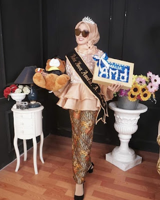 gambar model kebaya wisuda modern terbaru