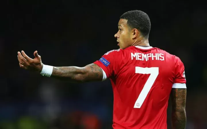 Memphis Depay struggles at Man United down to Jose Mourinho, claims club legend