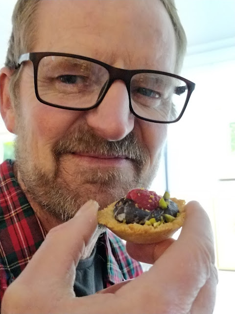mad dad of 7 with chocolate and raspberry tartlet