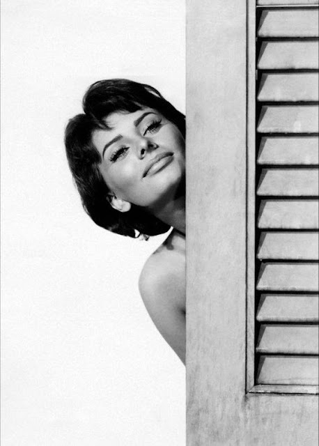 Sophia Loren Profile pictures, Dp Images, Display pics collection for whatsapp, Facebook, Instagram, Pinterest.