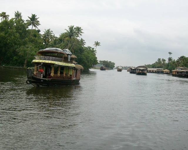 Houseboat cruise in Alleppey backwaters
