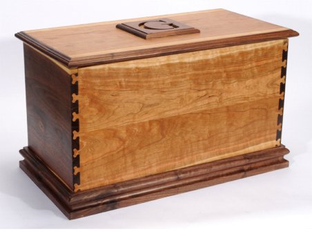 Free Woodworking Plans: How To: Blanket Chest or Toy Box Plans